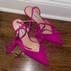 Steve Madden lace Up Pump